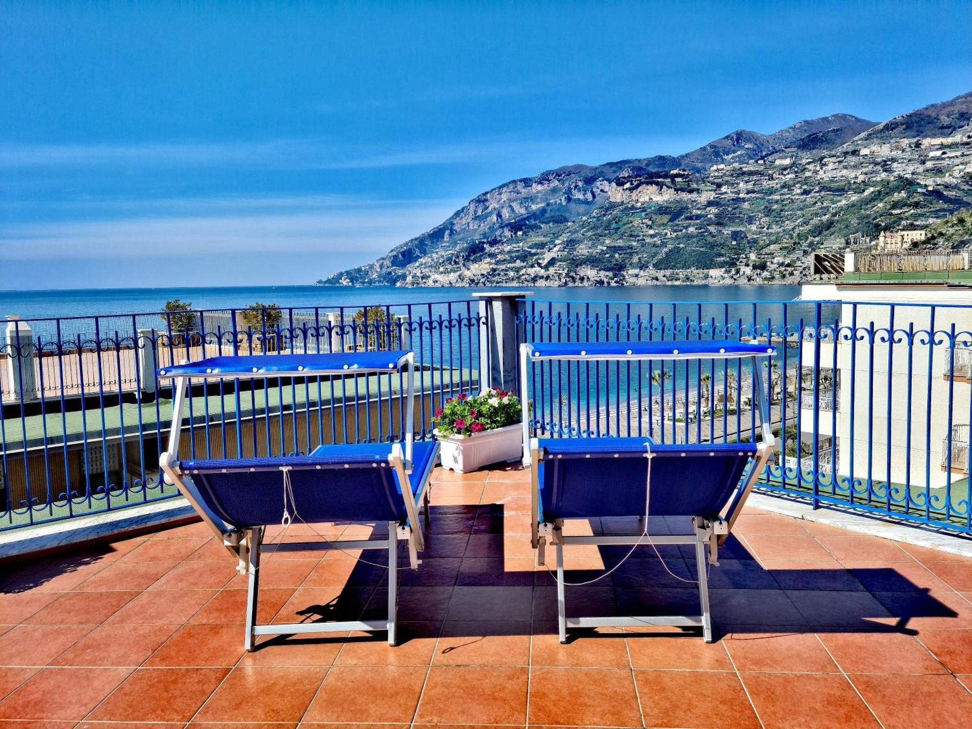 Appartement A Terrace On The Sea à Maiori Extérieur photo